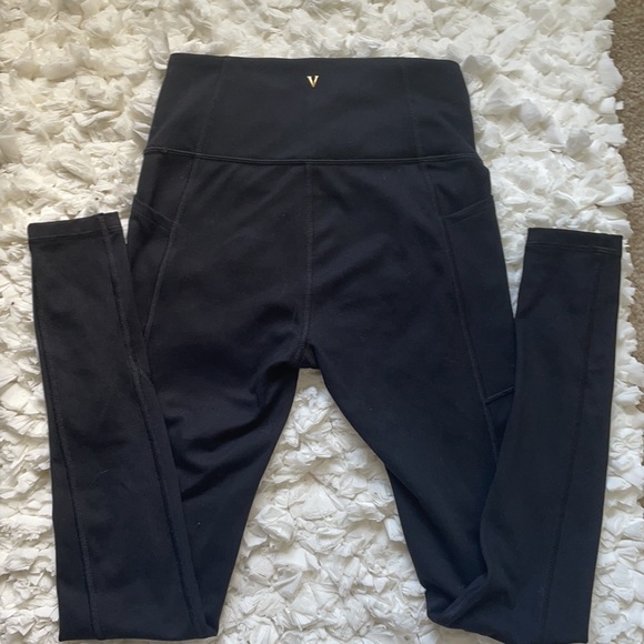 Victoria secret essential legging with pockets - Picture 3 of 5